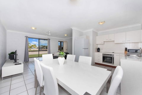 3 Bedroom Home - Sydneys Hotel 3