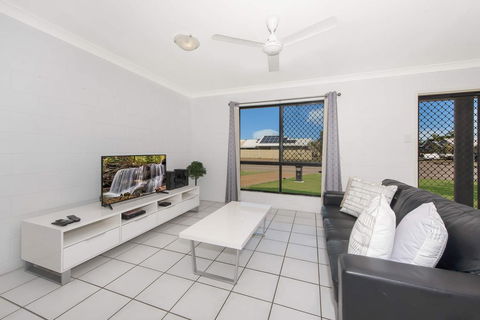 3 Bedroom Home - Sydneys Hotel 2