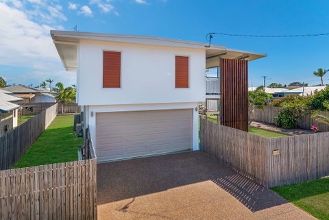 3 Bedroom Renovated Home - Sydneys Hotel 0