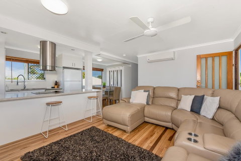 3 Bedroom Renovated Home - Sydneys Hotel 1