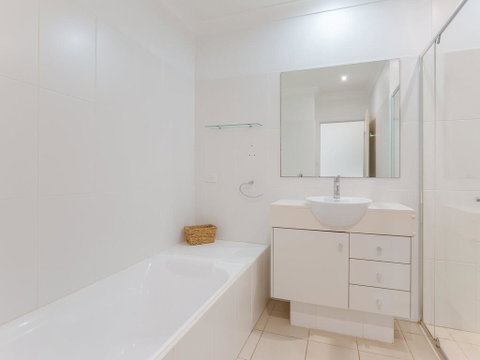 356 ' Oaks Pacific Blue', 265 Sandy Point Rd - Air Conditioned, Direct Pool Access And Suited For Disability - Sydneys Hotel 1