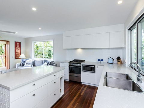 38 Yarrong Road - Sydneys Hotel 2