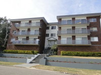 4 'Adriana' 83 Ronald Avenue - open plan living with backyard