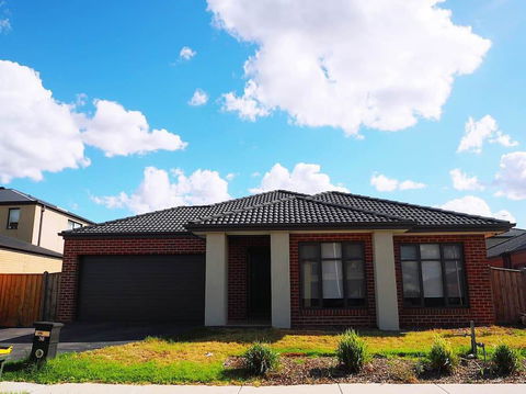 5 Bed 2 Bath Big House - Sydneys Hotel 1