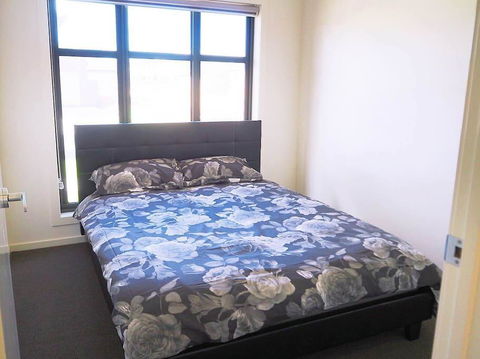 5 Bed 2 Bath Big House - Sydneys Hotel 2