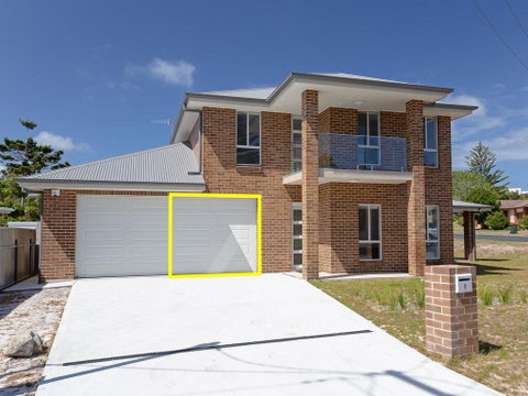 5 Bent Street - Huge House With Foxtel & Aircon - Sydneys Hotel 0