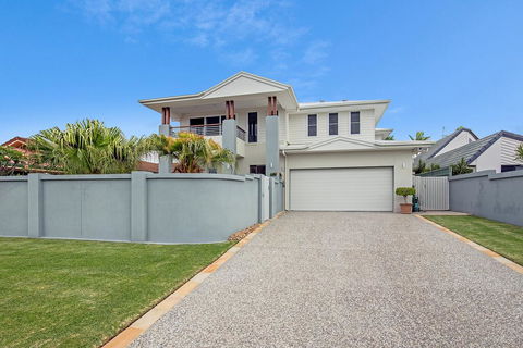 5 Star Water Front Luxury, Rooms Ava Gold Coast - Sydneys Hotel 1