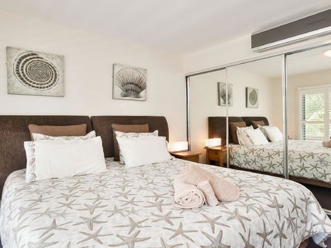 516 'Oaks Pacific Blue', 265 Sandy Point Road- Private Pool, Aircon, WIFI - Sydneys Hotel 1