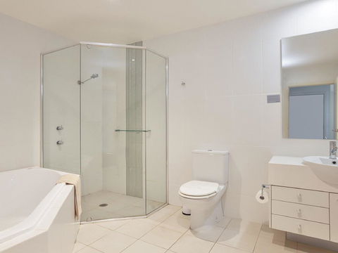 516 'Oaks Pacific Blue', 265 Sandy Point Road- Private Pool, Aircon, WIFI - Sydneys Hotel 2