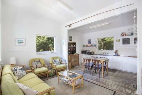 681 Murramarang Rd - Retro Beach Cottage - Sydneys Hotel 2