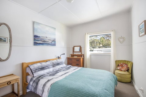 681 Murramarang Rd - Retro Beach Cottage - Sydneys Hotel 3