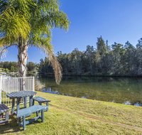 77 Lake Entrance Rd - Waterfront Wonder - Sydneys Hotel