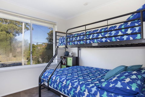 77 Lake Entrance Rd - Waterfront Wonder - Sydneys Hotel 1