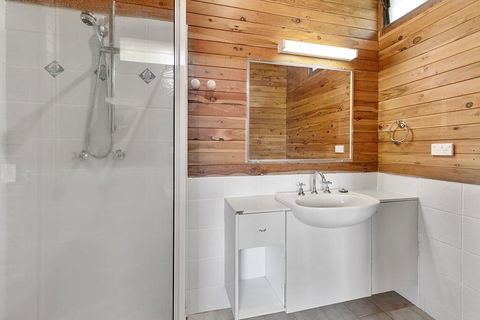 8 Yarrong Road - Sydneys Hotel 3