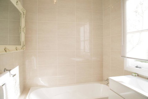 88 Morrisset - Sydneys Hotel 2