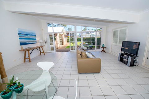 A Foreshore - Salamander Bay - Sydneys Hotel 3