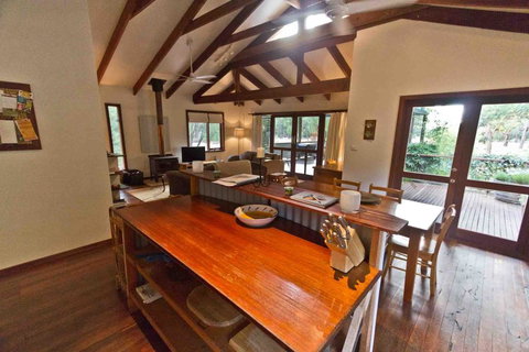 A Grape Escape - Sydneys Hotel 0