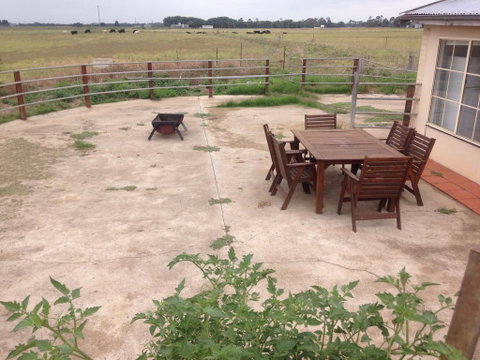 Abington Farm - Sydneys Hotel 1