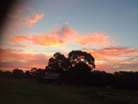 Abington Farm - Sydneys Hotel 3