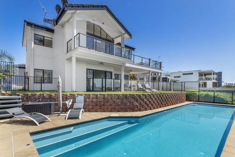 Above And Beyond - Beautiful Home With Pool - Sydneys Hotel 0