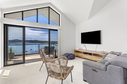 Above And Beyond - Beautiful Home With Pool - Sydneys Hotel 1