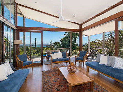 Above The Pass - Sydneys Hotel 0