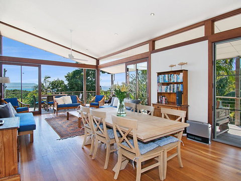 Above The Pass - Sydneys Hotel 3