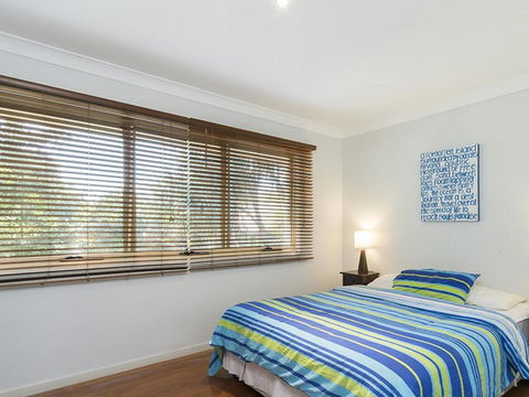 Absolute - Sydneys Hotel 0