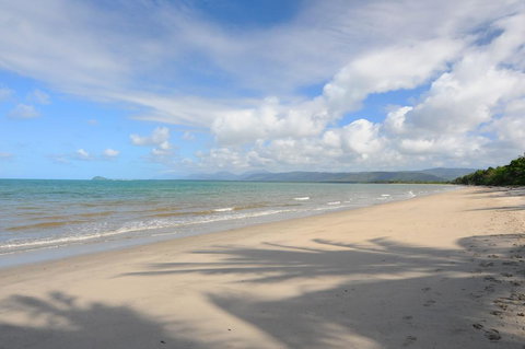 ABSOLUTE BEACHFRONT BLISS @ NEWELL BEACH - Sydneys Hotel 1