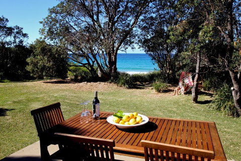 Absolute Beachfront Mollymook - Sydneys Hotel 0