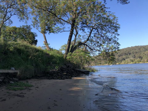 Absolute Riverfront Shipping Container Cabin - Sydneys Hotel 1