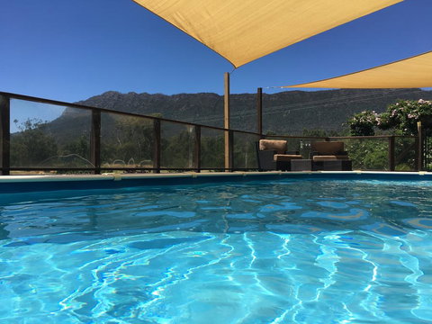 Acheron Acres Riverside - Sydneys Hotel 1