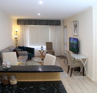 ADELAIDE CBD APARTMENT - 3BR 2BATH  CARPARK - Sydneys Hotel