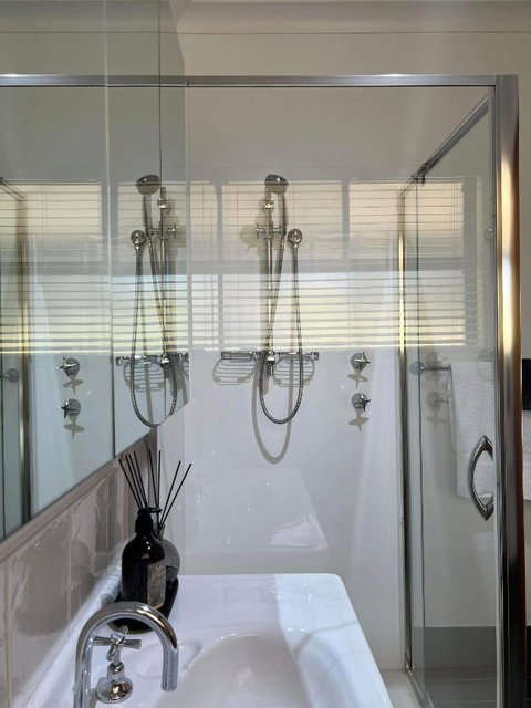 Diamond Lake Escape - Sydneys Hotel 2