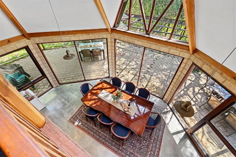 Eagle Bay Beach Lodge - 1 Street Back From Stunning Eagle Bay! - Sydneys Hotel 1