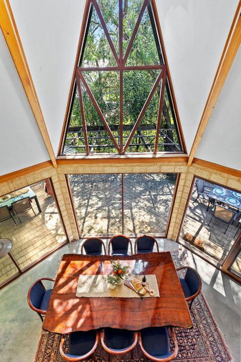 Eagle Bay Beach Lodge - 1 Street Back From Stunning Eagle Bay! - Sydneys Hotel 0