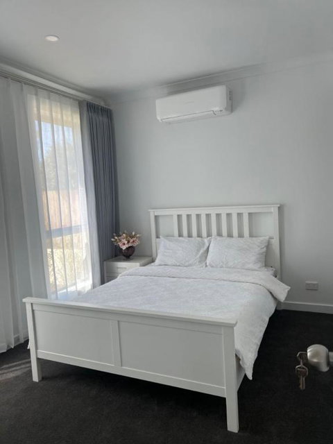 Elegant Private Rooms In Doncaster East - Sydneys Hotel 2