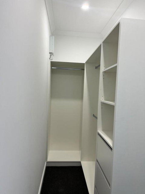 Elegant Private Rooms In Doncaster East - Sydneys Hotel 3