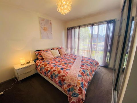 ENTIRE HOME IN WERRIBEE,BEST POSSIBLE LOCATION YOU CAN FIND - Sydneys Hotel 4