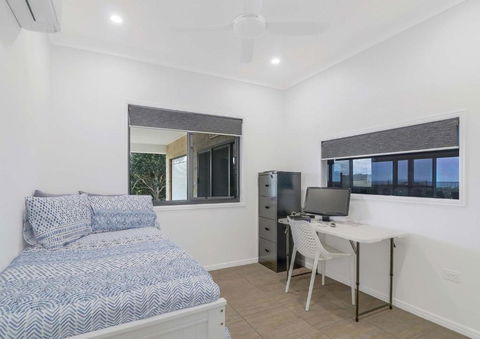 ESCAPE WITH A VIEW - Sydneys Hotel 1