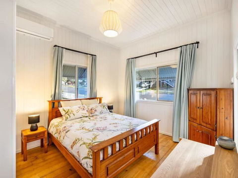 Family Friendly Cozy 4BR House At Annerley - Sydneys Hotel 3