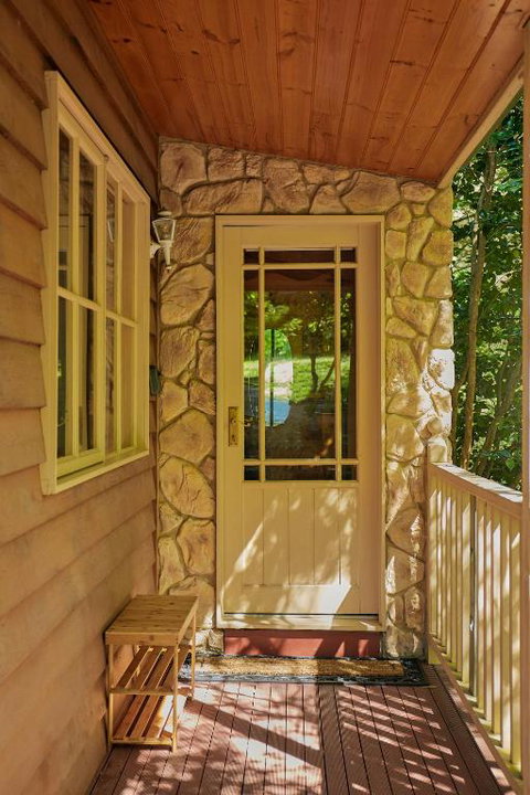 Fernhem Cottages- Love In The Mist - Sydneys Hotel 2