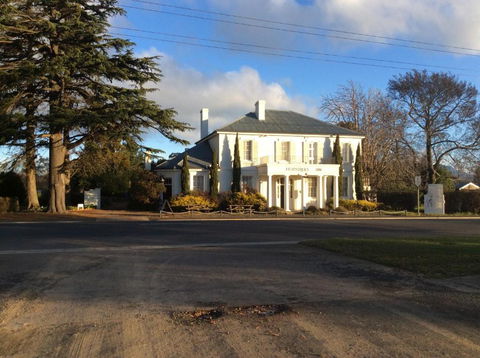 Fitzpatricks Inn - Sydneys Hotel 1