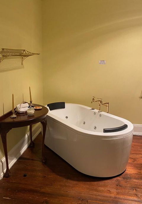 Fitzpatricks Inn - Sydneys Hotel 3