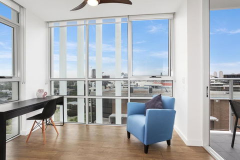 G1903S - Zetland Heights Sunset Vista - Sydneys Hotel 0