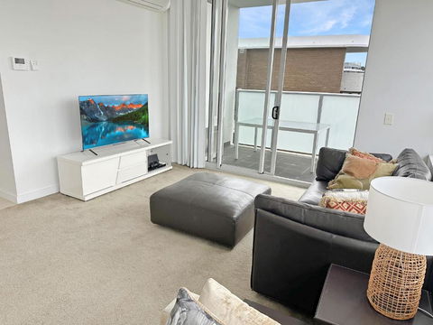 G901S - Bright Zetland Escape With City Views - Sydneys Hotel 1