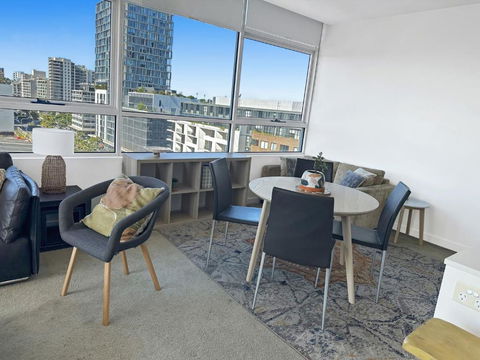 G901S - Bright Zetland Escape With City Views - Sydneys Hotel 2
