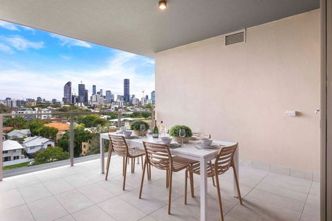 Gabba Oasis:Luxury 3BRM Apt Pool - Sydneys Hotel 3