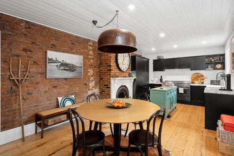 Gable House Geelong - Sydneys Hotel 3