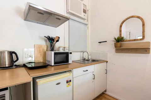 Gawler Townhouses 1C , 1 Queen Bed - Sydneys Hotel 4